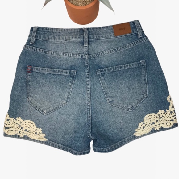 BDG High-Rise Crochet-Lace Women’s Jean Shorts 25 - Picture 5 of 15